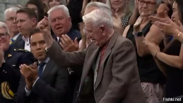 Ага, что это борцы с голодомором, одевают раздетых перед расстрелом НКАВД , маленьких девочек! Гунько именно этим и занимался, глядишь ещё и кино про него снимут!