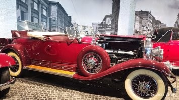 Позавчера ездили с сыном в Верхнюю Пышму, в музей военной техники, там комплекс раритетных авто, некоторые прикололи