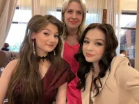 Вот училка клевая. А эти так, мелочь пузатая