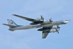 "Доставка ракетоносителя с космический кораблем ''Союз'' на стартовую площадку. Космодром Байконур, 1960-е"

Это ракета-носитель! Ракетоносители - это аппараты, которые несут ракеты. На пример, эти: