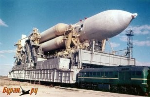 СССР был мага цивилизацией. Именно по этой причине, при смене строя, власть кинулась повторять за Западом главный момент пропаганды - поливать Союз овном через  кинофильмы.. Получилось что на Западе нас рисуют в кино как Мордор, так и свои нам прошлое страны показывают как концлагерь.  Лишь бы на фоне старого строя, на фоне наваленной кучи надуманного навоза - самим выглядеть белыми и пушистыми.
И, тот чей разум не сильно крепок, смотрел фильмы Бондарчука младшего, Михалкова и прочие высеры и думал -  о, боже мой, какой совок с КГБ и расстрелами, где людей за людей не считали.
Были ли в СССР проблемы? Разумеется были, ибо страна относительная молодая, большая и многонациональная, окружённая капиталистическими странами, которые из кожи вон лезли чтоб поднасрать, и упаси господь, чтоб их уже, западные рабочие и крестьяне, не осознали что они в рабстве и не совершили революцию. К тому же у нас прошло 2 разрушительных мировых войны, в которых было уничтожено около 40% материального благосостояния нации.. я уже молчу о людских потерях и просадке  экономики.  И после  этих войн, коммунисты создают атомную бомбу, первыми отправляют человека в космос, и начинают плотно дышать в затылок США, у которых отродясь таких войн не было и которая довольно круто разбогатела на поставках в разрушенную Евразию как раз таки благодаря 2-ум мировым войнам (Они кстати и 3-ую именно по этой причине очень  хотят начать, ибо не на их континенте она будет ). В таком климате, очень сложно строить страну без проблем.. Но если взять голые цифры, посмотреть какой был прирост населения, как развивалась экономика, какие достижения были в науке и в целом, как жил среднестатистический человек и что мог себе позволить и сколько у него  было прав и свобод.. то это небо и земля по отношению к нынешней РФ. Считайте, что на данный момент мы живём при феодализме: у нас есть царь, его свита, бояре, опричинки, попы и фактически бесправное быдло.. Что бы вам не рассказывали по телевизору.. Для большинства - построить собственную квартиру на 70 квм  и купить машину в кредит - квинтэссенция жизненного успеха. С другой стороны мы видим, как жируют на средства СССР люди, которые преступным путём  пробились в верха и не менее преступной приватизацией завладели общественной собственностью.. мы называем из олигархи, но по сути  это просто бандиты которые украли то что строили наши предки. Более того, не менее "хорошие" люди сидят сейчас в правительственных кабинетах и путём написания нужных законов и управления силовым аппаратом страны, помогают дальше  грабить и эксплуатировать народ.
Печально всё  это.