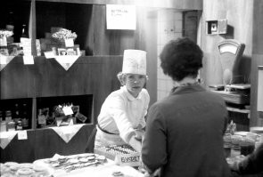 вот, смотри. 70-е года. и далеко не Березка. у нас таких не было...