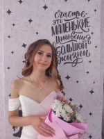 За такие искажения фотографу по черепу  нужно настучать!
У одной руки-загребуки, у другой нога как у Бигфута!