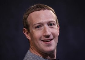 А надоумел их этот