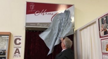 Великий актер, нашего театра Лермонтова в Алматы.    Малая сцена нашего театра названа в честь него.