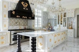 >> Это реальная кухня в пригороде Атланты. Этот дом стоит почти $9 миллионов.

Если за $9 миллионов, то это кухня для прислуги.