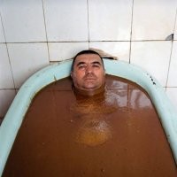 - Скажите, доктор, можно ли купаться при поносе?
- Да, если вы сможете им наполнить им ванну.