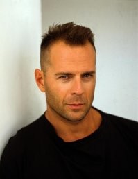 Архивные фото знаменитостей, когда они ещё не были такими матёрыми