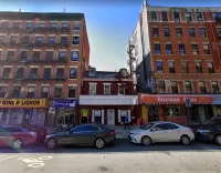 "...это не лишённое изящества здание..."
ТС, вы с ума сошли? О каком изяществе речь?!