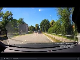 Тут даже обсуждать нечего. Когда пешеход вступил(вбежал) на проезжую часть, авто было метров за 5 от пешеходного перехода, возможность сбросить скорость и остановится была. Водитель будет виноват.