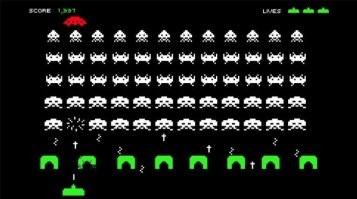 Не совсем. Galaga это продолжение Galaxian. И эти обе игры конкуренты Space Invaders.
Плитка как раз уложена в виде инопланетян из Space Invaders.