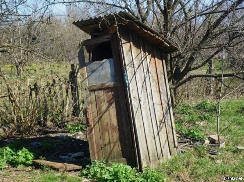 А макдональдс для чего впихнули, который простоял 18 лет? Тогда уж вот туалет из Мухосранска, который построили в 1890 и снесли в 2020г.