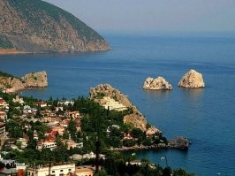 Кто планирует отдыхать в Гурзуфу может повторить такое фото и без поездки на Капри =)) Я вначале даже подумал что это Гурзуф! Фото не передает этого кайфа и вида на берег с моря. В общем очень рекомендую, на побережье можно взять байдарки или катамаран в помощь.