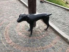 в Вологде есть памятник похожий на картину