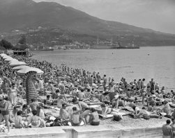 1. Ялта, пляж возле гостиницы "Ореанда".
2. Ялта, канатная дорога, верхняя станция (ресторан "Горка").
3. Тот же пляж до 1974-го года.