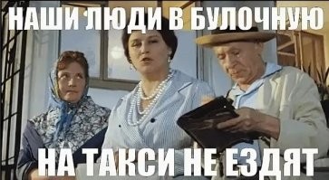 В Москве такси перевернулось после столкновения с грузовым автомобилем