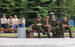 контраст девочки бабушки, у меня вот такая фотка на поклонке получилась