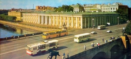Когда я читаю ДВОРЕЦ детского творчества, я представляю что-то такое.