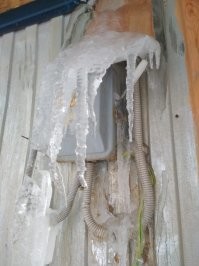 Побежал к рубильнику.....