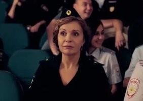 Похожа по мозгам на даму из "Полицейский с Рублевки" - Гудкову или как там её называли Маша Космос. Такая же отшибленная. Теперь понятно с кого образ рисовали.