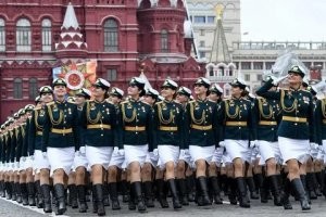 Просто для сравнения оставлю этих красивых девушек