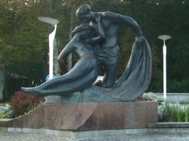 Юрате и Каститис. Паланга. Ужаснейшее советское произведение искусства. Не сравнить.