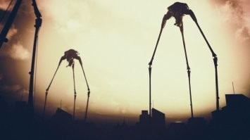 Москвичам посоветовали привыкать к ураганам и большим насекомым