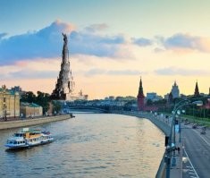 А где Дворец Советов на месте Храма Христа Спасителя?