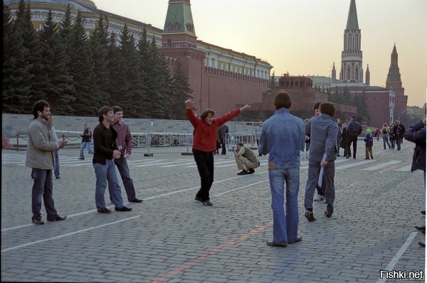 И в Махачкале тоже ничего так...

А уж Ghetto Kids трудостроены и достаточно известны и от них никаких проблем во всех столицах, где они снимали ролики, от Парижа до Нью-Йорка, как-то нет.