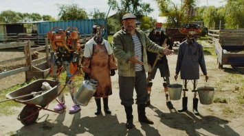 Любители толкать и пинать роботов