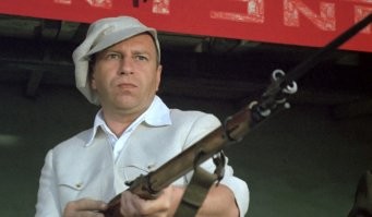 Жалко,очень мне нравился,пойду пересмотрю чтонить с его участием,в память о нём...
что то в глаз попало(