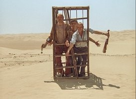 На Урале родители вышли на прогулку с ребёнком в клетке