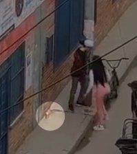 Вот свиняка! 
Значит мужика и велик нести может. 
А банку до урны донести не могла. 

И да, фигня какая-то. 
Нахрена велосипед тащить? 
Его и катить можно. 
У него что, колёса заклинило? 

Больше на постановку похоже.