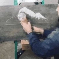 А что за материал? На металл вроде не похоже. Шифер? Камень?