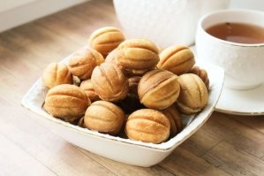 Алюминиевых не видал, у нас были чугунные, делали орешки, там было три вида в складне, орешки, грибки и что то похожее на ракушку.