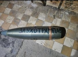 После покушения на Трампа интернет взорвался шутками и мемами, а китайцы начали продавать футболки на злобу дня
