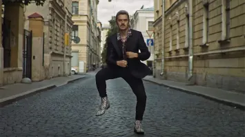 Надо было этому придурку таки надевать ))))