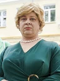 Россиянка рухнула с 13 этажа и осталась жива