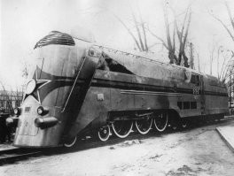 "Поезд «Меркурий», Чикаго, 1936 год – самый футуристичный поезд в истории. "
Советские паровозы.
1. Паровоз типа 2-3-2 Коломенского завода. 170 км/ч. Построено 2 паровоза. Первый в 1937-м. Запуску в серию помешала война.
2. Локомотив Ворошиловградского завода построен в 1938 году в единственном экземпляре. 180 км/ч