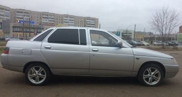 Это у вас на фото весьма редкий лимузин от тюнингово ателье. Вот же ВАЗ 21108 Премьер был выпущен вполне солидным тиражом для такой машины, в моём колхозе даже сейчас такую можно встретить на улице