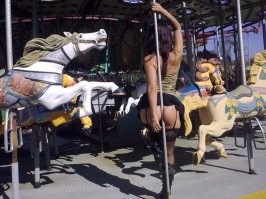 Ну ёлки-палки, там же дети катаются, а она в задницу засунула себе поручень