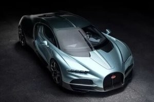 Она не покупала Chiron. Автор путает. Был разговор о том, что она разместила заказ на новую модель,которая ещё не вышла в серию. Это Bugatti Tuorbillon.