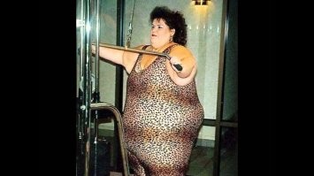 Я не провидец, но думаю что хозяйка выглядит как это.