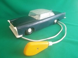 Игрушка электромеханическая СССР ГАЗ-13 "Чайка"
Я на такой гонял)))