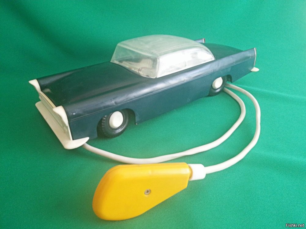 Игрушка электромеханическая СССР ГАЗ-13 "Чайка"
Я на такой гонял)))