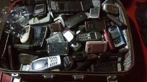 Хе.. 16 лет.. Вы бы ещё спросили,почему керосиновые лампы подешевели.
 Если че, я свой первый комп собирал за 3 зарплаты,в 2000 году. Сейчас я его за копейку не продам. Как и  свой первый телефон. Я за него 2 зарплаты отдал. А сейчас такие лежат кучами,по 10 рублей.
 И да, повторю для тех,кто недавно в капитализме - то ,что делает центробанк ,это СЛЕДСТВИЕ состояния экономики. Если не делать этого,будет ещё хуже. Экономика просто ляжет и наступят 90-е. 
 PS . Мне кажется,что это неизбежно. Как ни тяни резину,если расходы превышают доходы,то песец придет,и никакой гениальный банкир этого не изменит. Менять надо "образ жизни " страны. 
 Позволю себе аналогию - если в семье муж просаживает деньги в казино,то как жена не экономь,богатеть будет казино,а не семья..