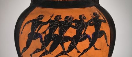 Греки часто изображали людей в подобных позах. И спортсменов и танцоров. И да - пока ты не сказал, я и не думал искать аналог свастики в позах