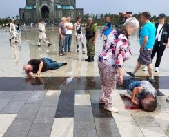 Один вроде умер