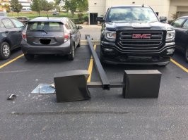 Это еще неизвестно, возможно они бы обрадовались, что упало на машины, чтобы получить страховку.