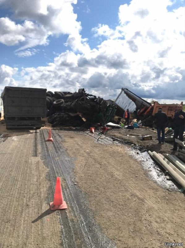 два года назад такой же маструбек на груженом зерновозе с суммарным весом 110 тонн, на полной скорости влетел в строительную технику (6 единиц) и строительный вагончик с людьми  внутри. Слава богу что выжили все, кто на год кто чуть по меньше попали в больничную палату только. Вина была 100% матсрубека, что он сам изначально и не отрицал. Через год он удивительным образом забыл русский язык (начал через переводчика отвечать) полностью отказался от своих изначальных слов, чудным образом пропали все фото и видео материалы из дела. И наш справедливый суд наказал матсрубека после этого страшным штрафом в 40 т.р рублей!!!